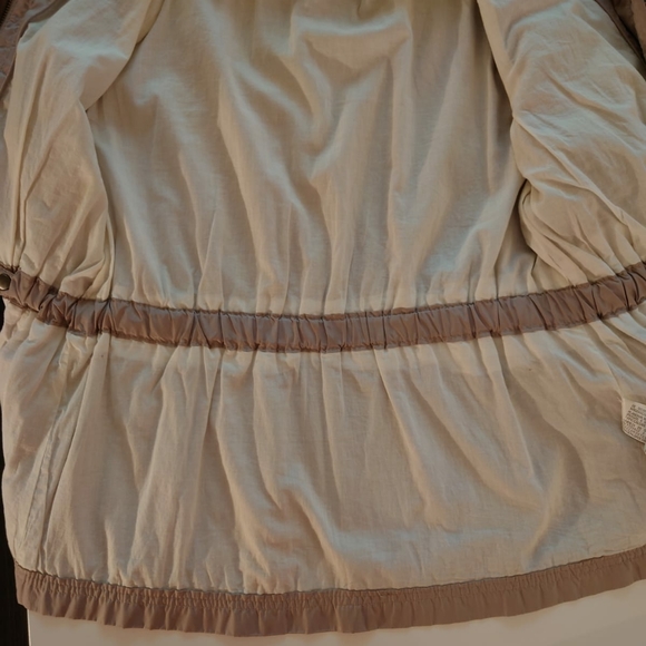 Light Raincoat - Picture 9 of 10